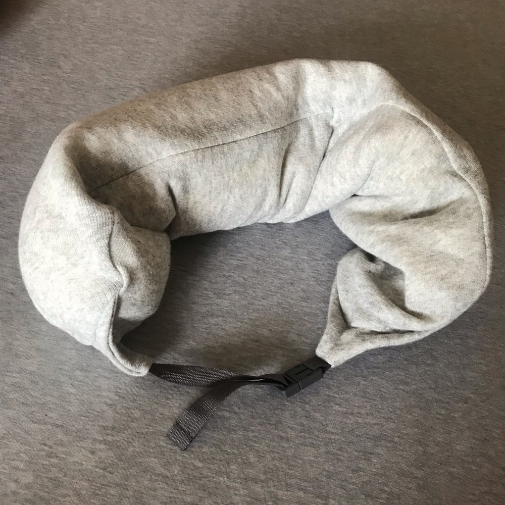 Muji well-fitted neck cushion travel pillow